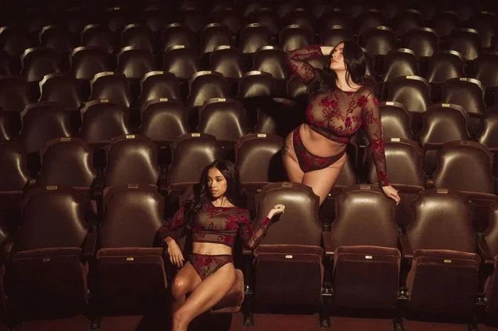 Burnout Collection Long Sleeve Crop – Boysenberry/Black –