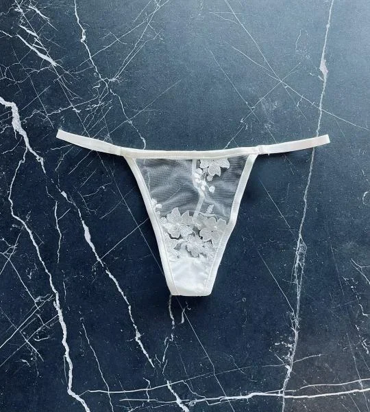 Embroidered G-String – 3D White with Pearl –