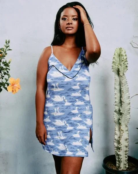 Mini Slit Slip – Swimming Swans –